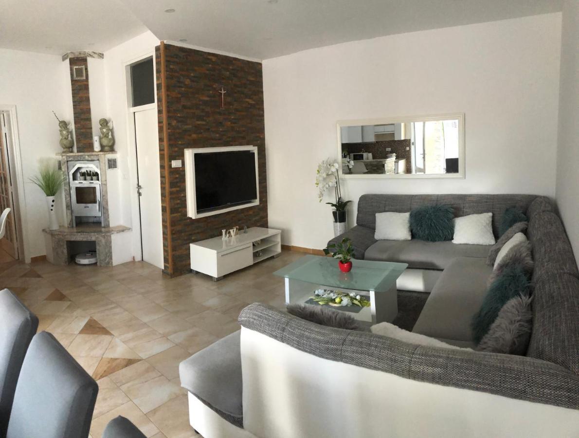 Apartments Ljube มาคาร์สกา ภายนอก รูปภาพ